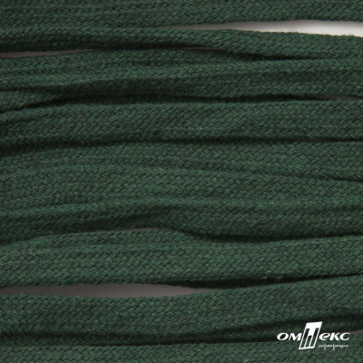 Шнур плетеный d-8 мм плоский, 70% хлопок 30% полиэстер, уп.85+/-1 м, цв.1016-т.зеленый - купить в Сыктывкаре. Цена: 742.50 руб.
